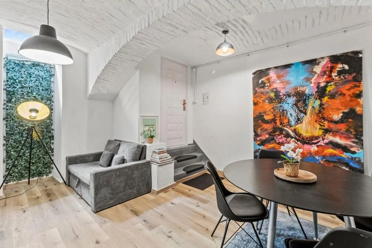 6 Minutes To S-Bahn I Souterrain Loft I Wifi Apartment Vienna