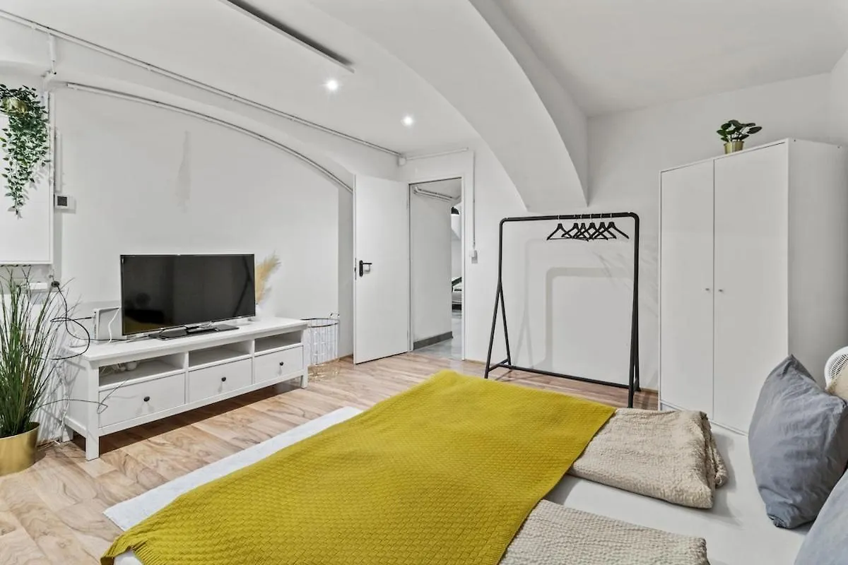 6 Minutes To S-Bahn I Souterrain Loft I Wifi Apartment Vienna