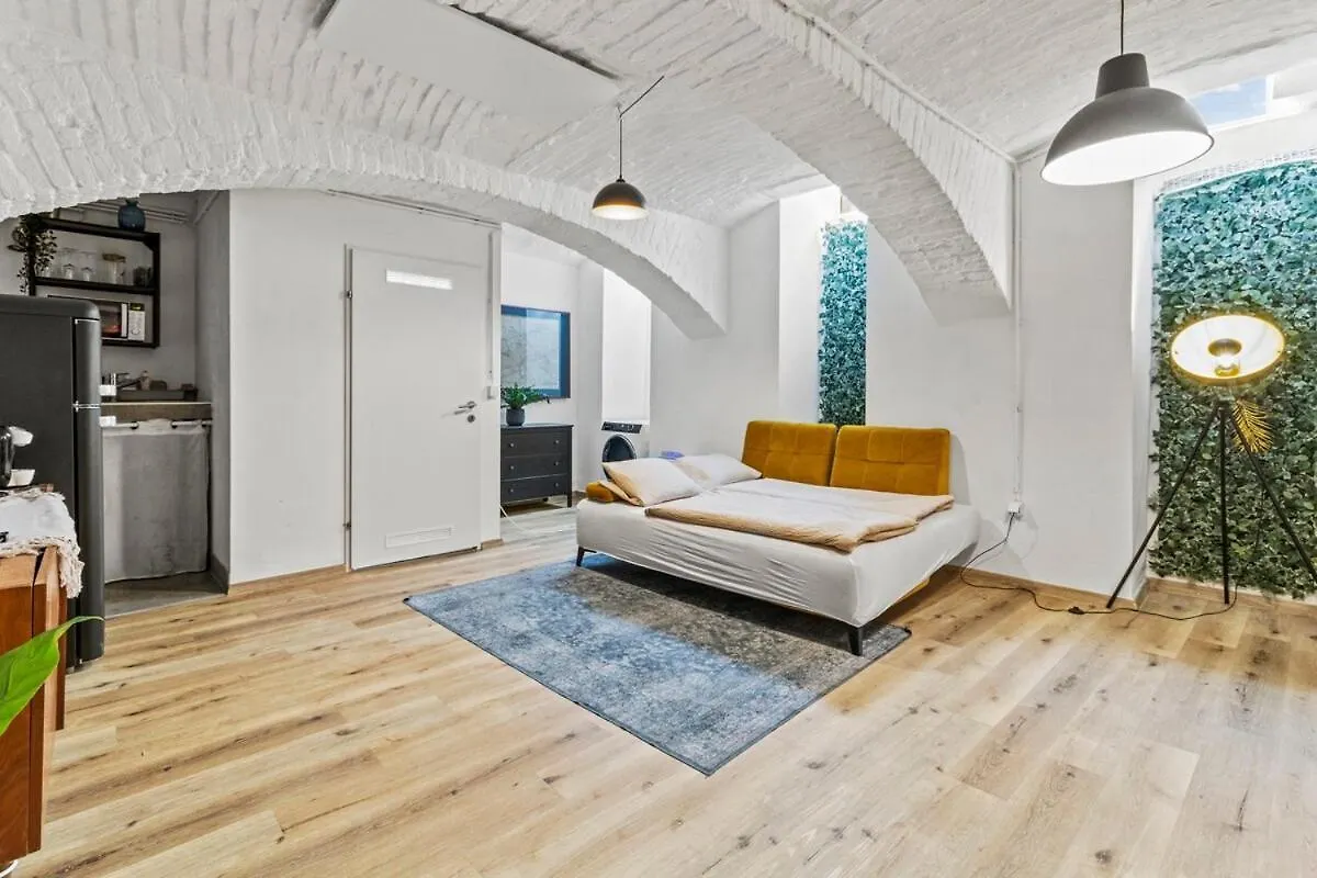 6 Minutes To S-Bahn I Souterrain Loft I Wifi Apartment Vienna Austria