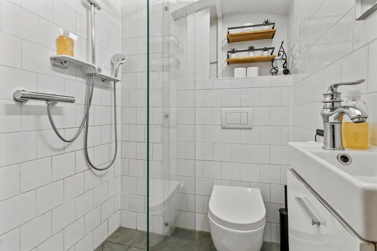 6 Minutes To S-Bahn I Souterrain Loft I Wifi Apartment Vienna Austria