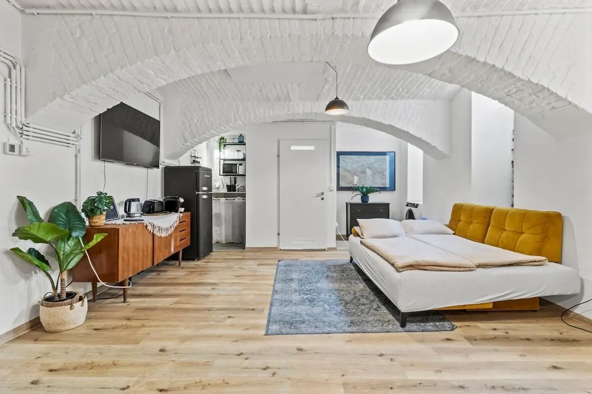 6 Minutes To S-Bahn I Souterrain Loft I Wifi Apartment Vienna